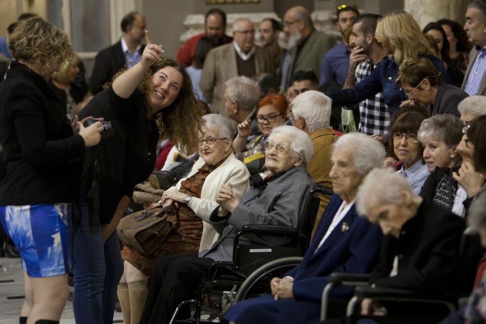 Homenaje a los 25 vecinos centenarios de Valencia