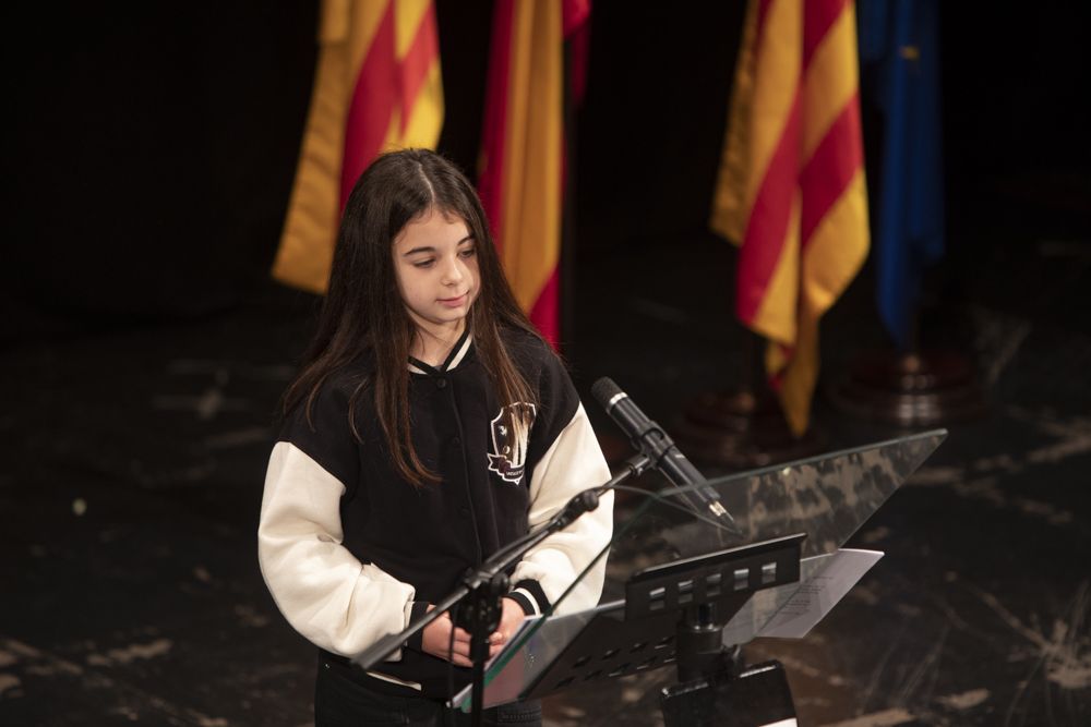 Alumnos de Sagunt leen la Carta Magna el Día de la Constitución