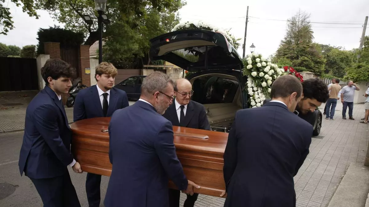 Multitud y sentido adiós en Gijón al médico salvador Juan Figaredo Pidal: "Deja una huella y un enorme legado"