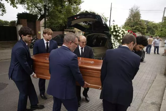 El funeral de Juan Figaredo en la iglesia de San Julián de Somió, en imágenes