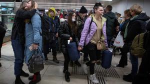 Llegada de refugiados de la guerra de Ucrania, en la Estación de Sants donde los acoge la Cruz Roja