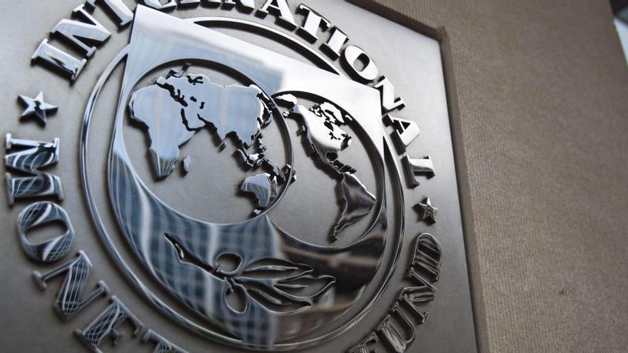 La placa del Fondo Monetario Internacional en Washington DC.
