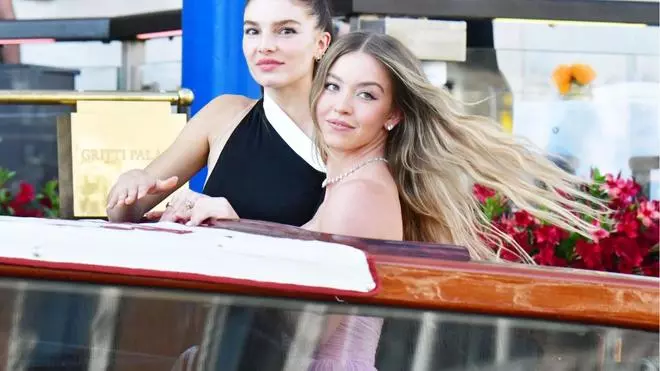 Quién es Sydney Sweeney, la compañera de Orlando Bloom en la boda de Jeff Bezzos