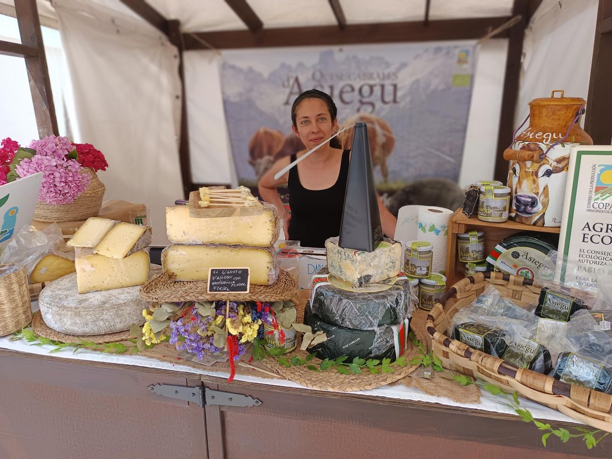 Un puesto de queso de Cabrales.