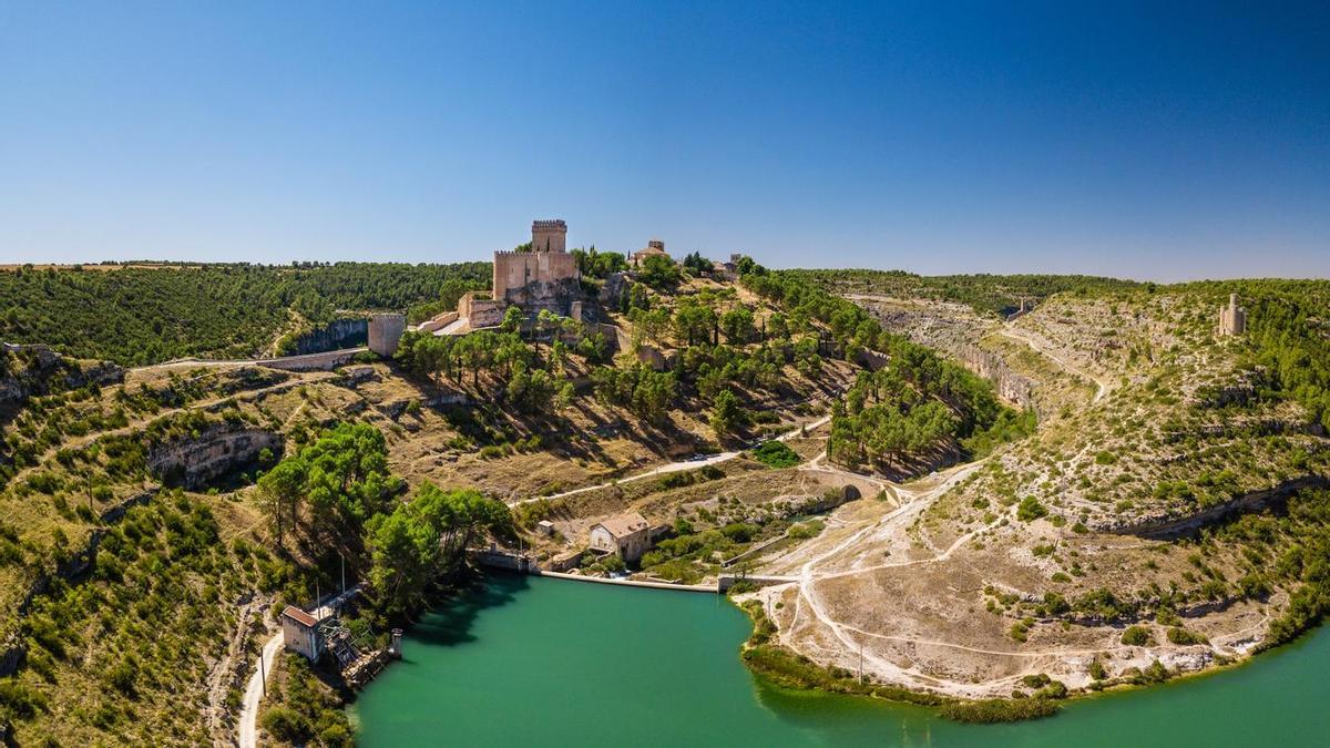 El pueblo de España situado en el meandro de un río y con calles que desafían la gravedad