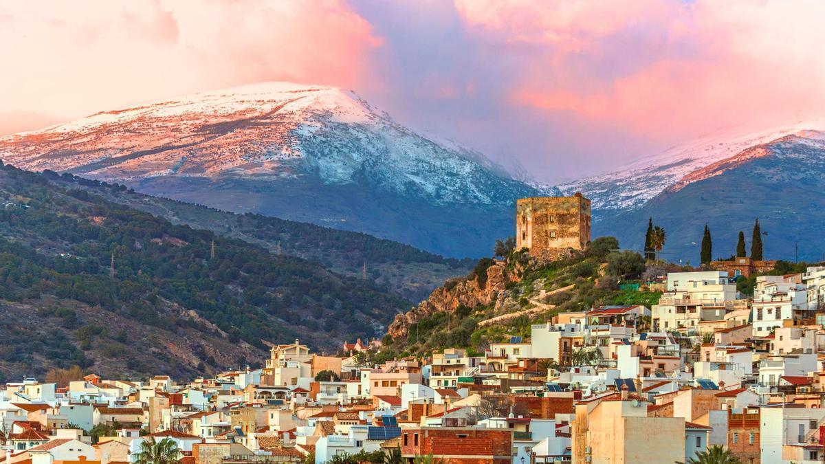 El pueblo granadino de casas blancas donde disfrutar de la primavera.