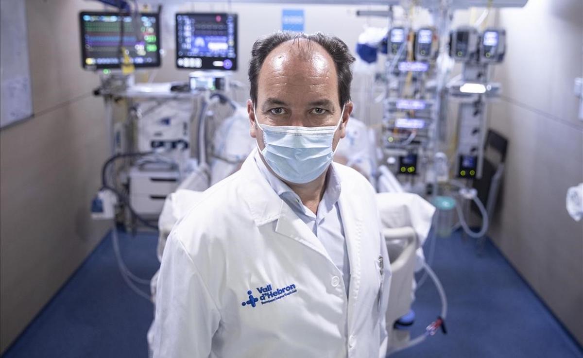 El doctor Ricard Ferrer, jefe del servicio de medicina intensiva del hospital Vall d'Hebron y presidente de la sociedad medica de intensivistas SEMICYUC.