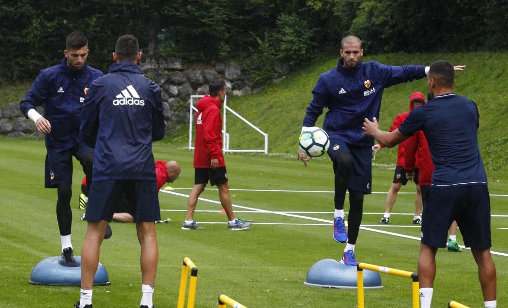 Negredo, uno de los protagonistas del lluvioso día