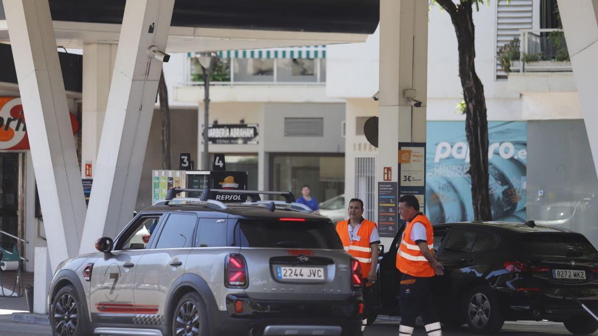 Gasolinera sin servicio por el apagón eléctrico en Córdoba.