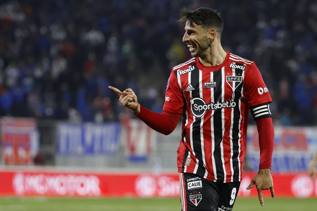 El argentino Calleri, carta goledora de Sao Paulo para la final en Córdoba