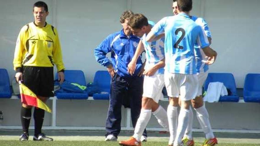 El Atlético Malagueño ha reforzado su triunfo en Vélez, con una importante goleada sobre el Mancha Real.