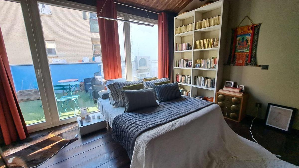 Habitación principal de la casa a la venta en el centro de Zaragoza