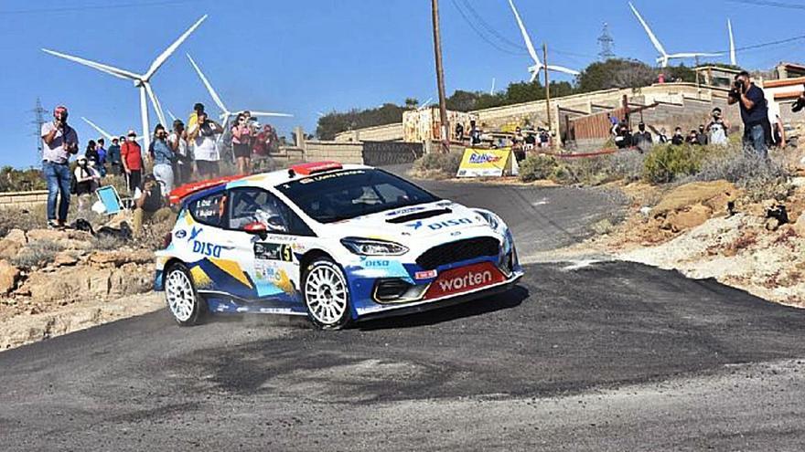 Yeray Lemes y Rogelio Peñate acaban segundos en el Rally Villa de Adeje