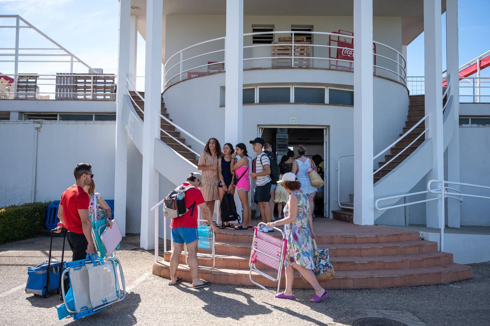 Primer día de baños en las piscinas de Badajoz