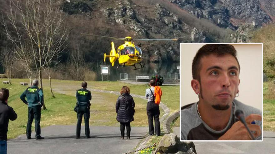 Agentes de la Guardia Civil y forense esperan la llegada del helicóptero con el cuerpo, en las inmediaciones del pantano de Sobrescobio. En el recuadro, Klaus García, concejal de IU en Caso