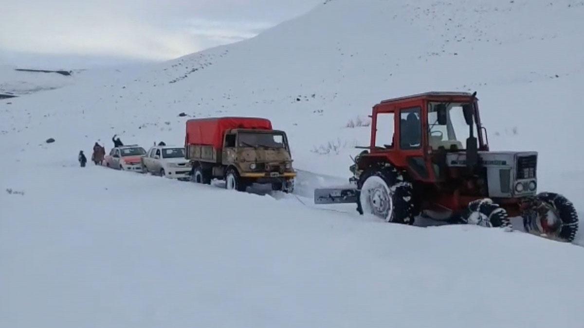 Fuertes nevadas cubren la Patagonia argentina.