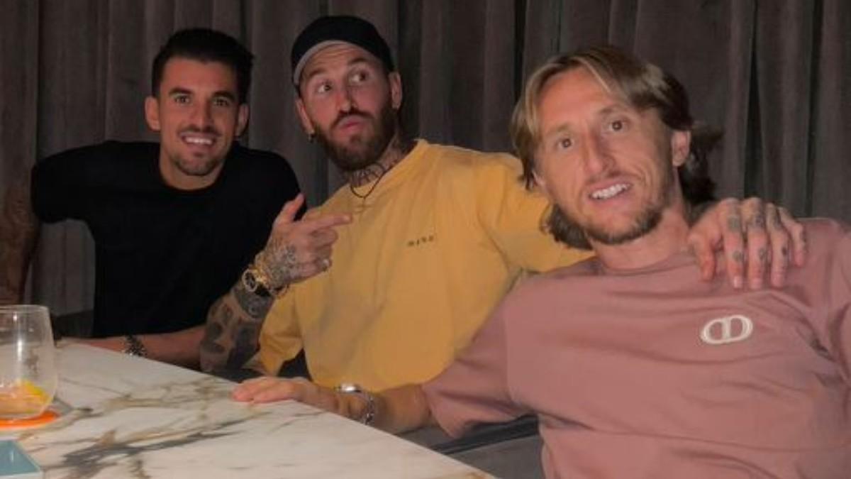 Ramos, con Modric y Ceballos