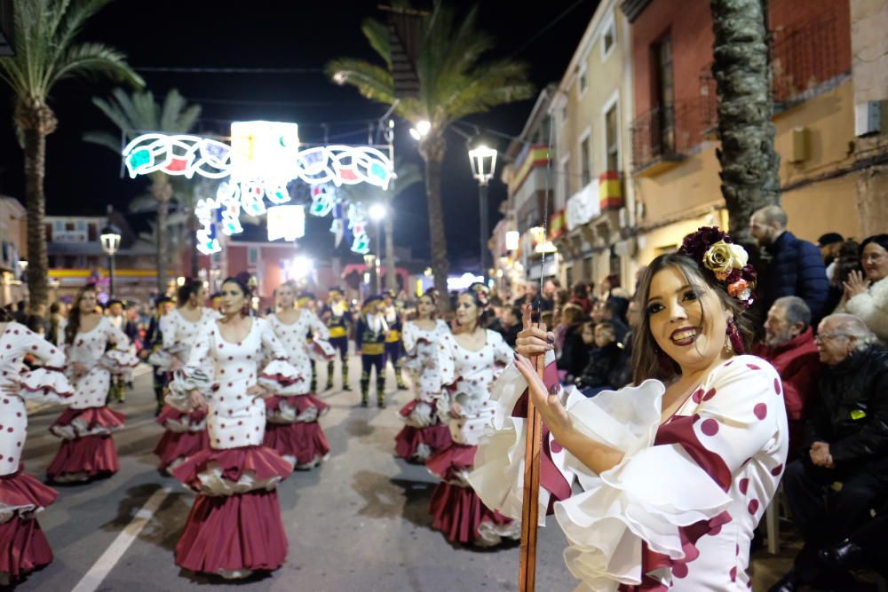 Las tres comparsas lucen a sus cargos festeros mientras los arcabuceros cobran más protagonismo.