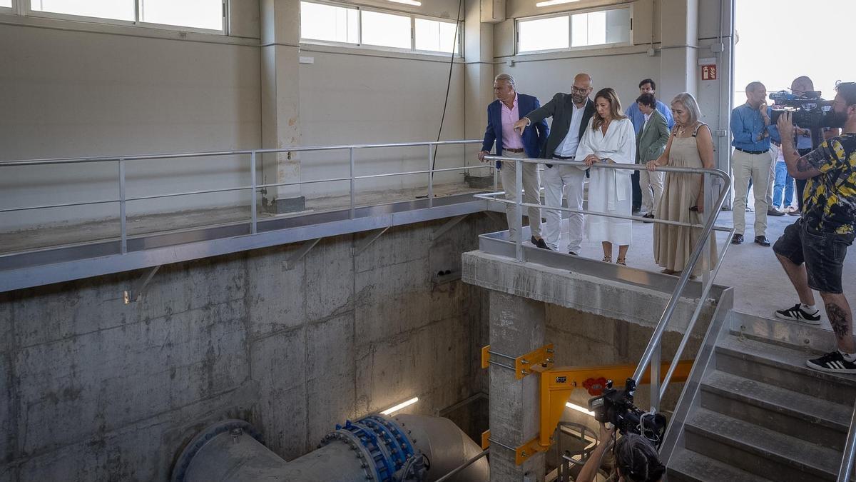 La alcaldesa ha visitado los nuevos depósitos.