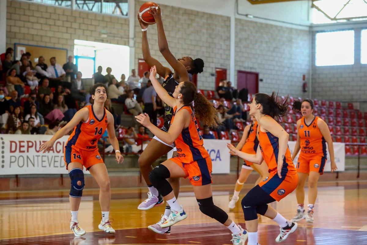 Las imágenes de la emotiva despedida del baloncesto de Sara Gómez
