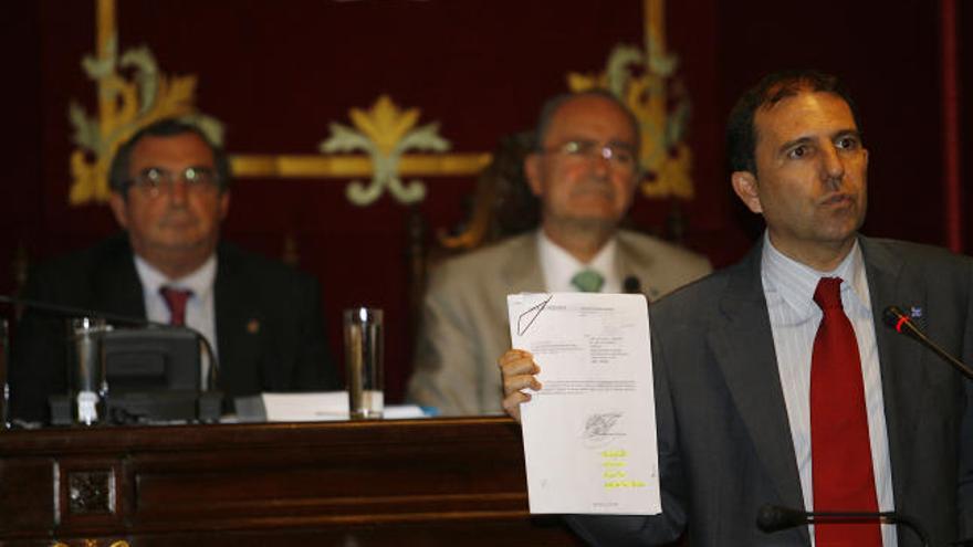Fuentes (PSOE): «Alcalde, le hace falta un pulpo para decidirse»