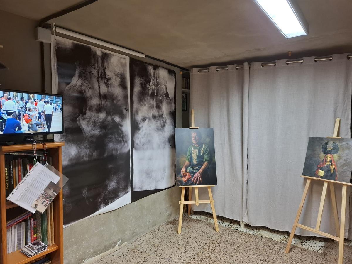 Open Arts, espai de l'artista Santi Tena, acull una mostra col·lectiva de diferents artistes de la província.