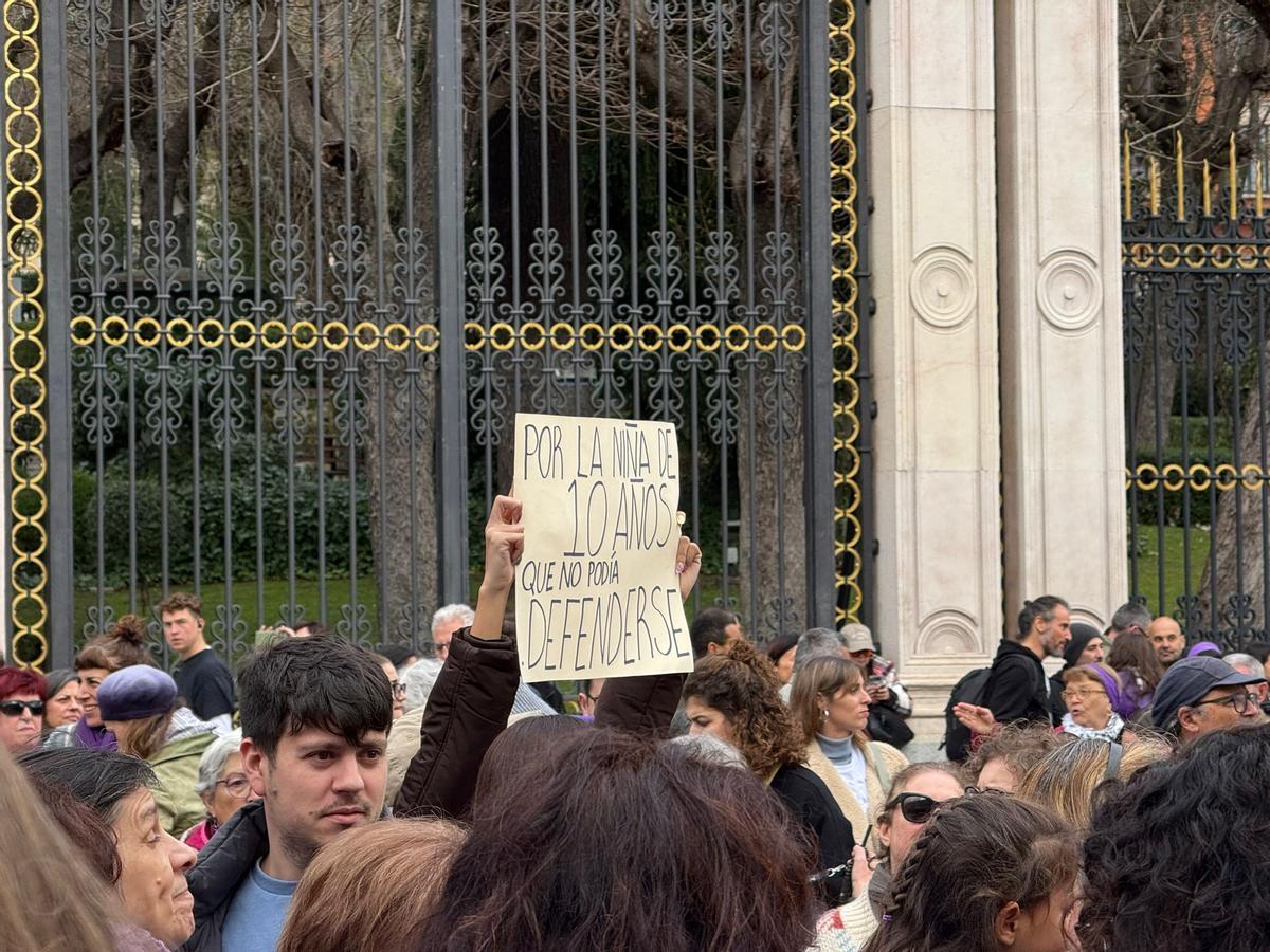 Pancarta en el inicio de la marcha del Movimiento Feminista de Madrid que parte desde Cibeles.