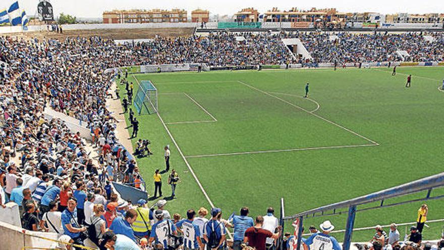 El Estadi Balear, casi lleno hace un año ante el Mirandés.