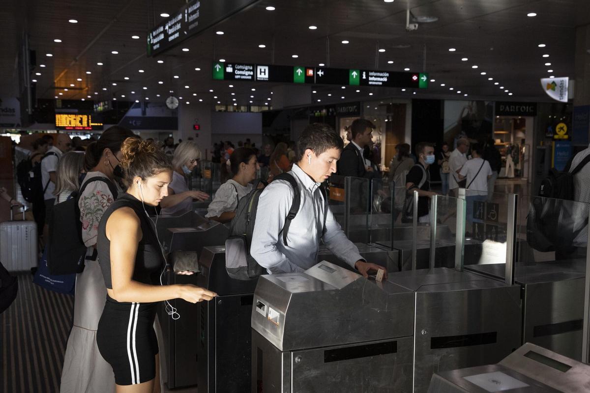 A partir de la segunda quincena de enero entrará en vigor el Abono úNico estatal para todas las Cercanías y autobuses de la red estatal.