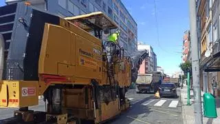 Las obras de asfaltado en la N-640 provocan retenciones en el casco urbano de A Estrada