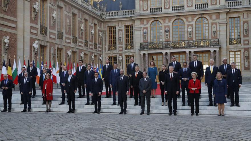 Una cimera a Versalles dels líders  de la UE busca alternatives al gas rus