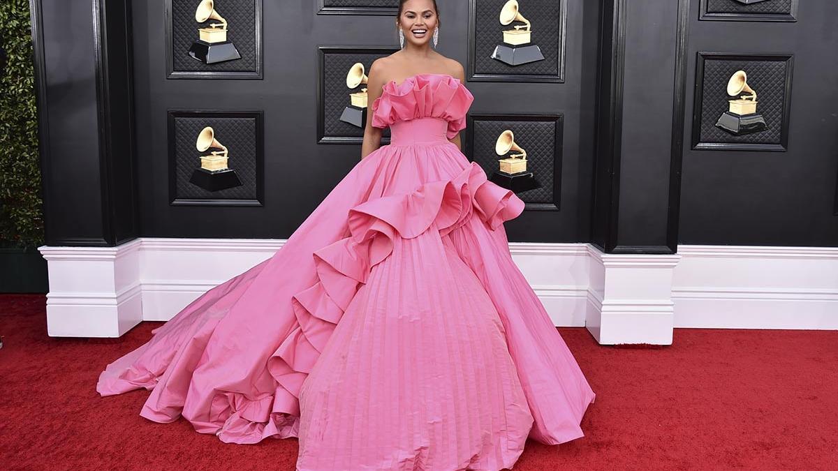 Premios Grammy 2022: los mejores looks de la alfombra roja