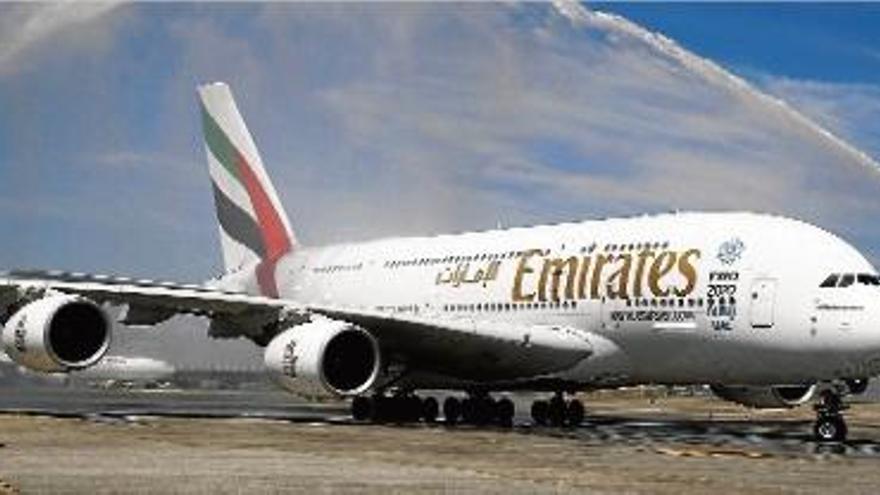 L&#039;A-380, ahir, un cop arribat a l&#039;aeroport de Madrid procedent de Dubai.