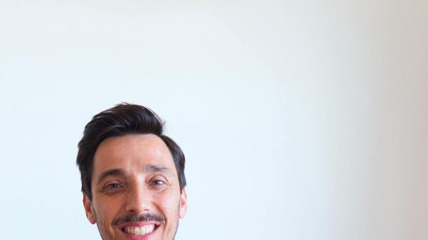 Fernando de las Heras: "La poesía nos libera de la autoexplotación"