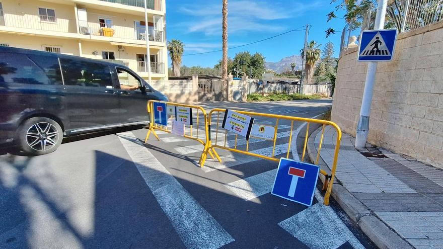 Vecinos de Altea y l&#039;Alfàs rechazan la eliminación del semáforo del puerto: más tráfico y sin paradas de autobús