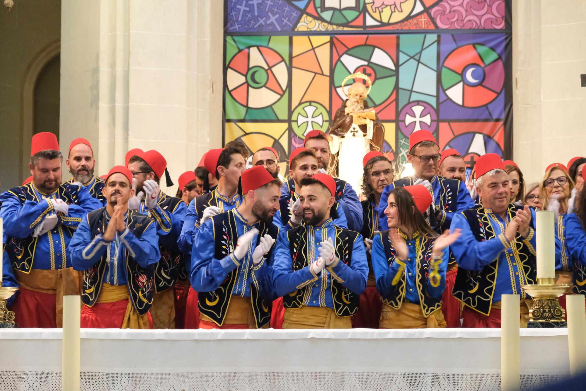 ¡Que viva Elda y San Antón!: Así ha sido el traslado del santo hasta la Iglesia de Santa Ana