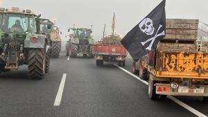 Corte de carreteras por parte de payeses y tractores en la A-2, a la altura de Fondarella