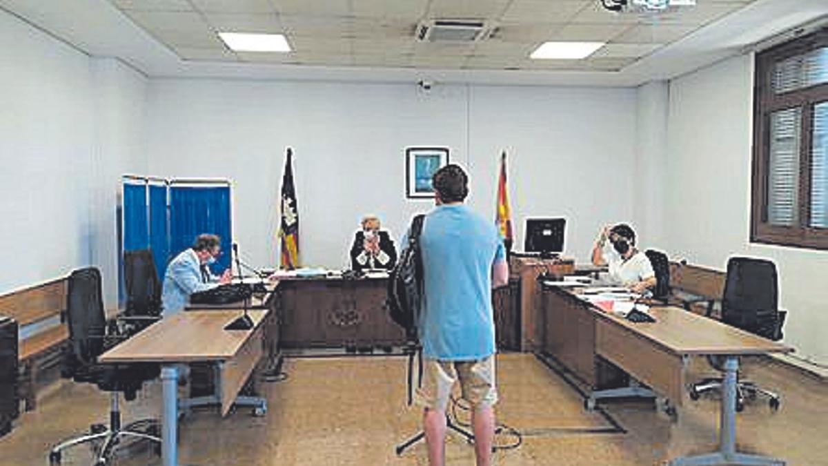 El acusado, durante el juicio.