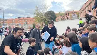 Pedro Pascal y Joseph Quinn: la increíble visita sorpresa de dos de Los Cuatro Fantásticos a un colegio ovetense