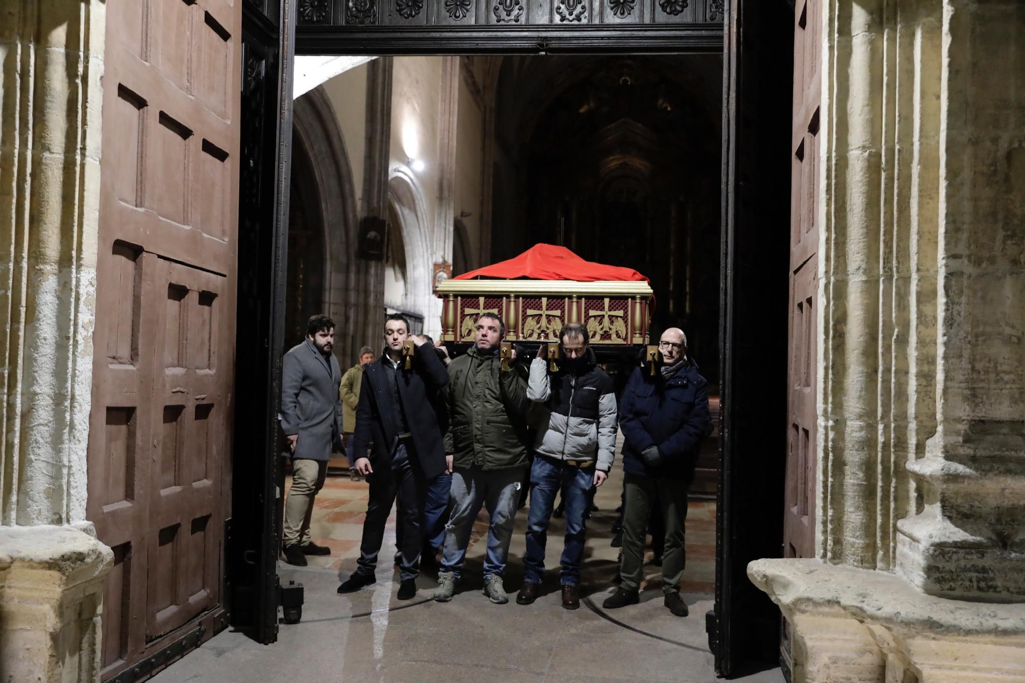 EN IMÁGENES: La Hermandad y Cofradía de Nuestro Padre Jesús Nazareno de Oviedo ya se prepara para la Semana Santa