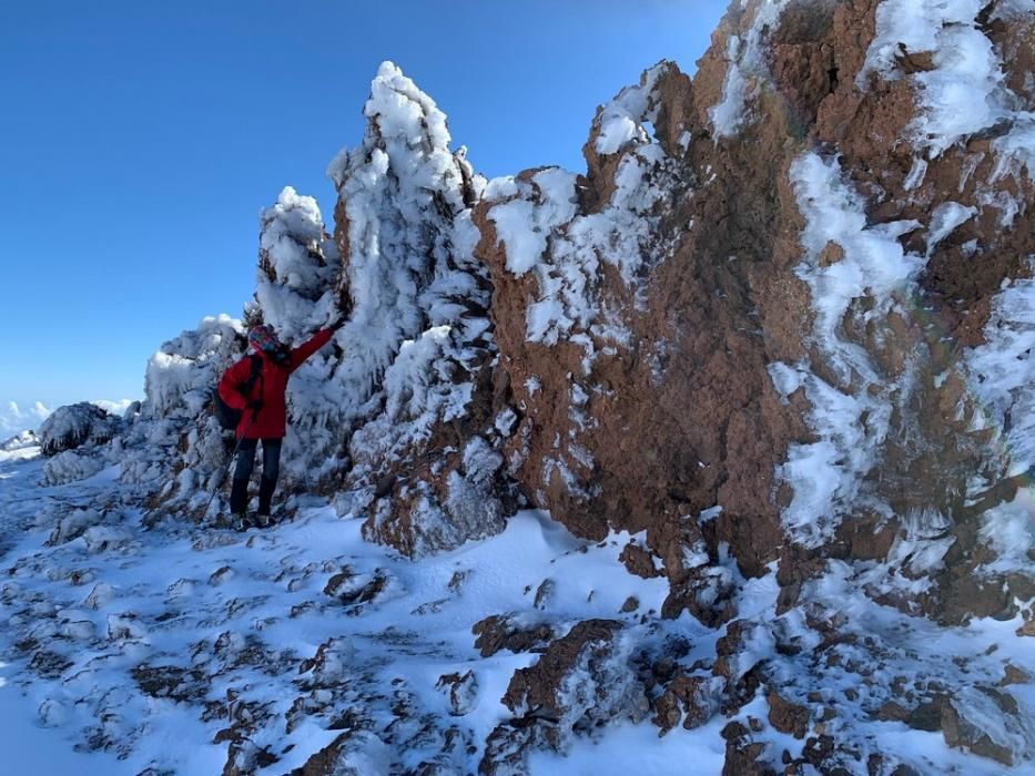 De caminata por las nieves del Teide