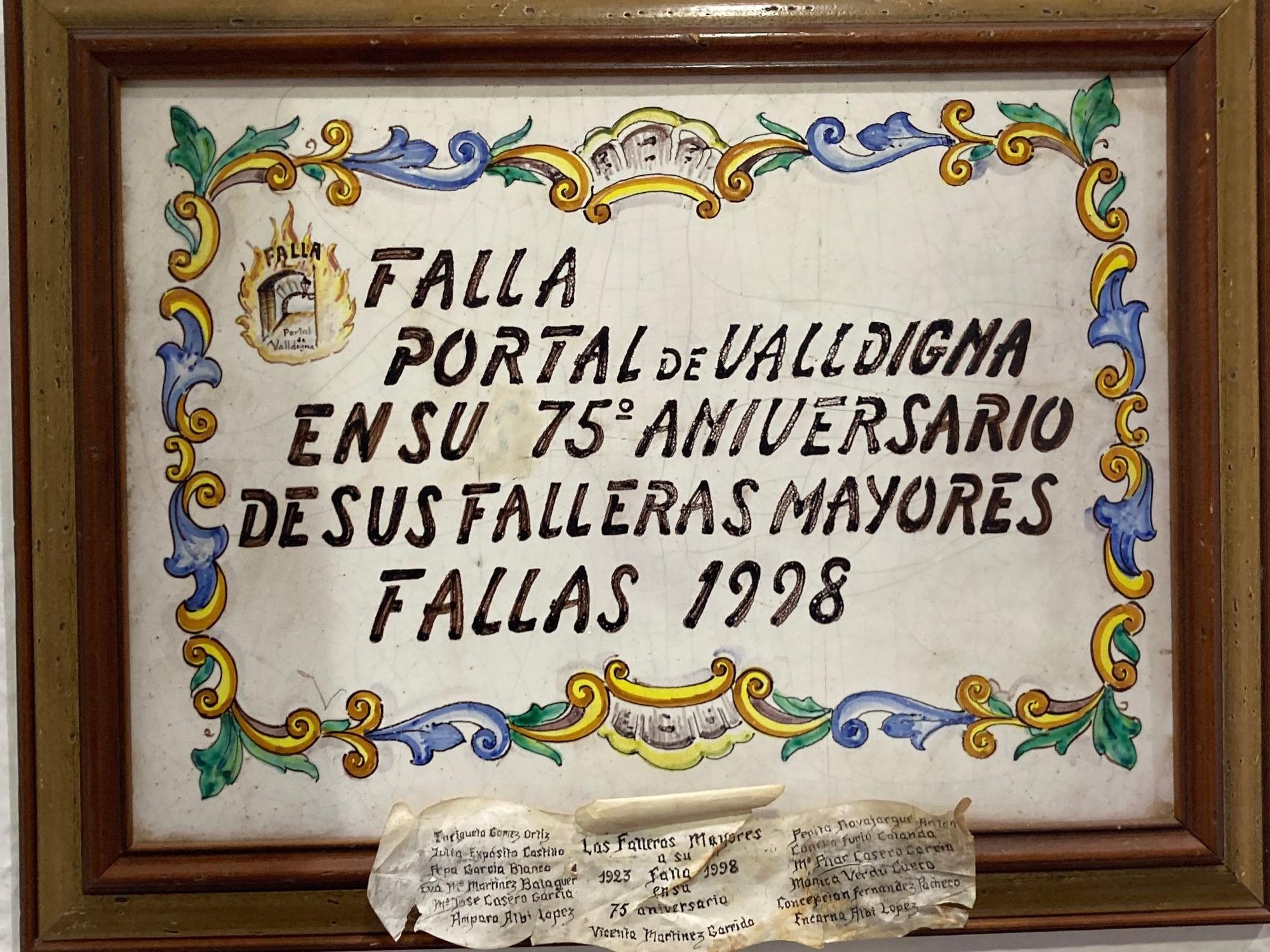 Exposición e inauguración de los 100 años de la falla Portal de Valldigna-Salinas