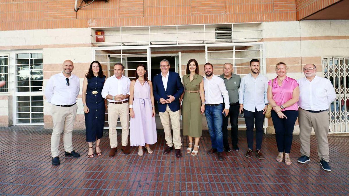 El alcalde, la consellera y concejales de gobierno en los antiguos juzgados de Benidorm.