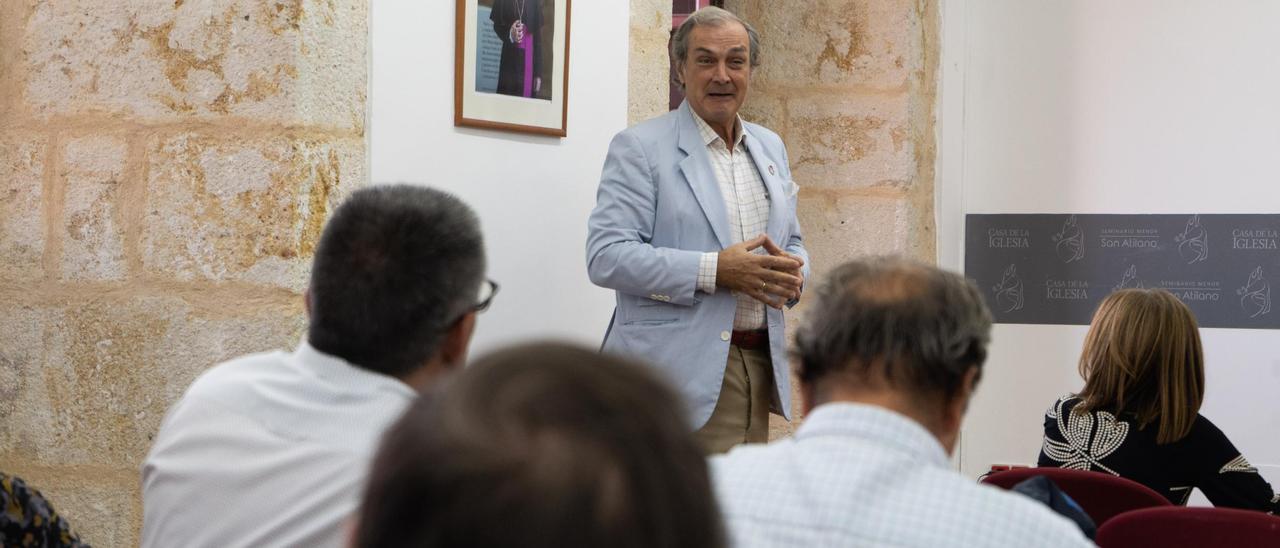 Josué Crespo, en la asamblea que le reeligió como presidente de la Cofradía de la Resurrección de Zamora