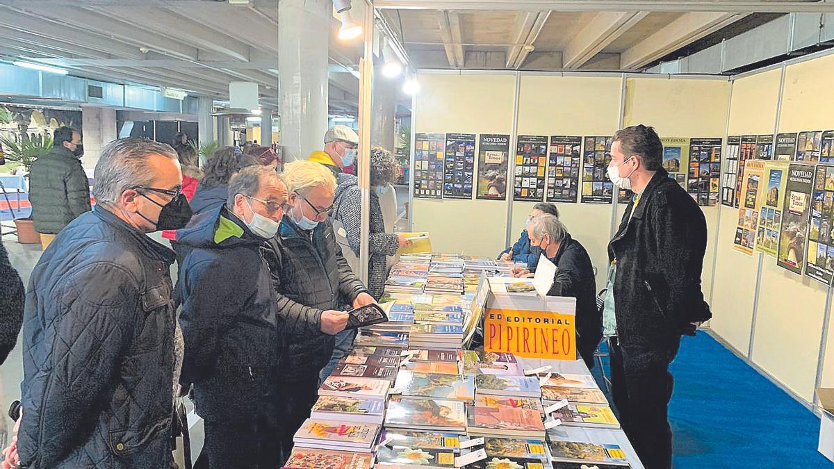 La Feria del Libro Aragonés se ha celebrado de lunes a miércoles en el parking de la avenida Cortes de Aragón.