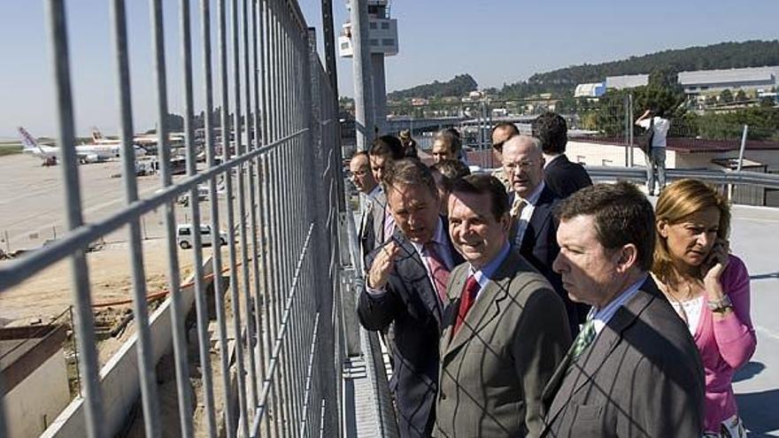 Jesús Villarroel y Abel Caballero, ayer, durante la visita a las obras de Peinador.