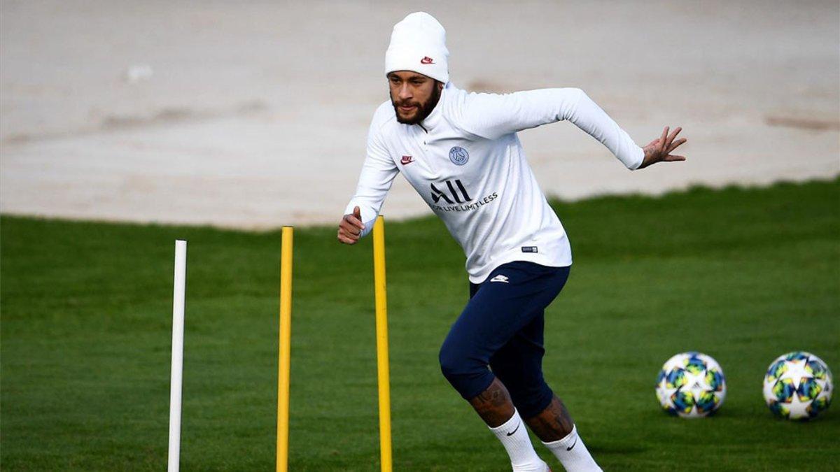 Neymar se entrena en solitario en París