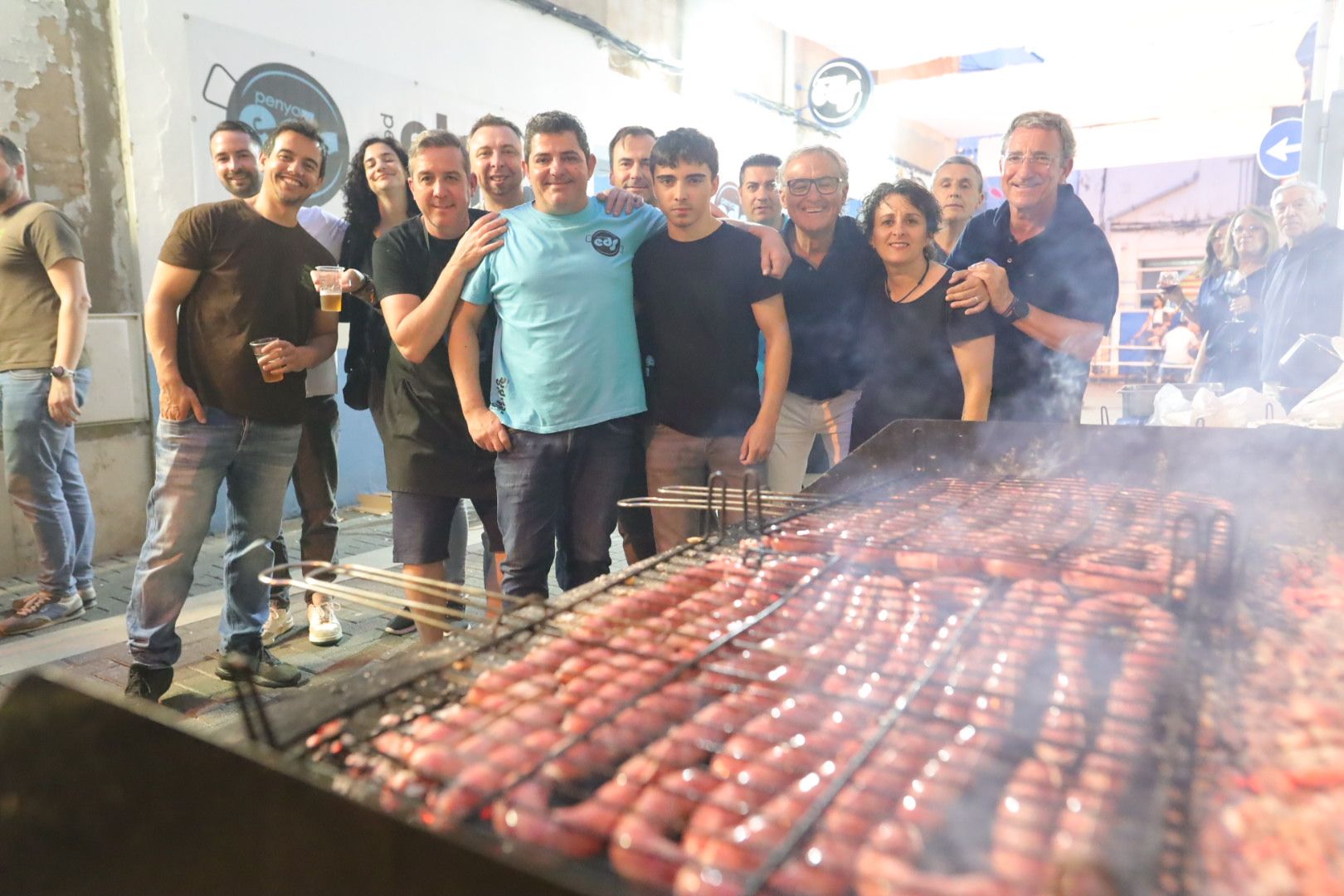 FOTOGALERÍA I Las imágenes de la Nit de la Xulla y del encuentro de elaboración de allioli de las fiestas de Vila-real