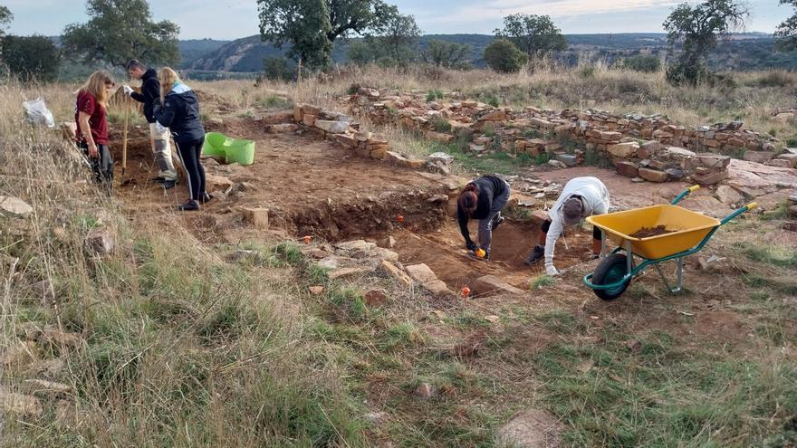 Así son las las excavaciones arqueológicas en Santa Eulalia de Tábara