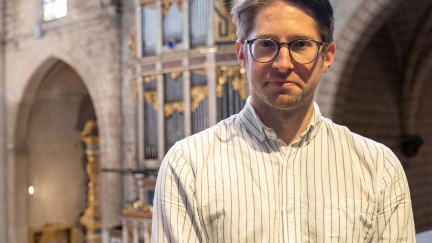 Peter Holder, organista en el funeral de Isabel II: «La formación es lo más importante que podemos dar a nuestros jóvenes»